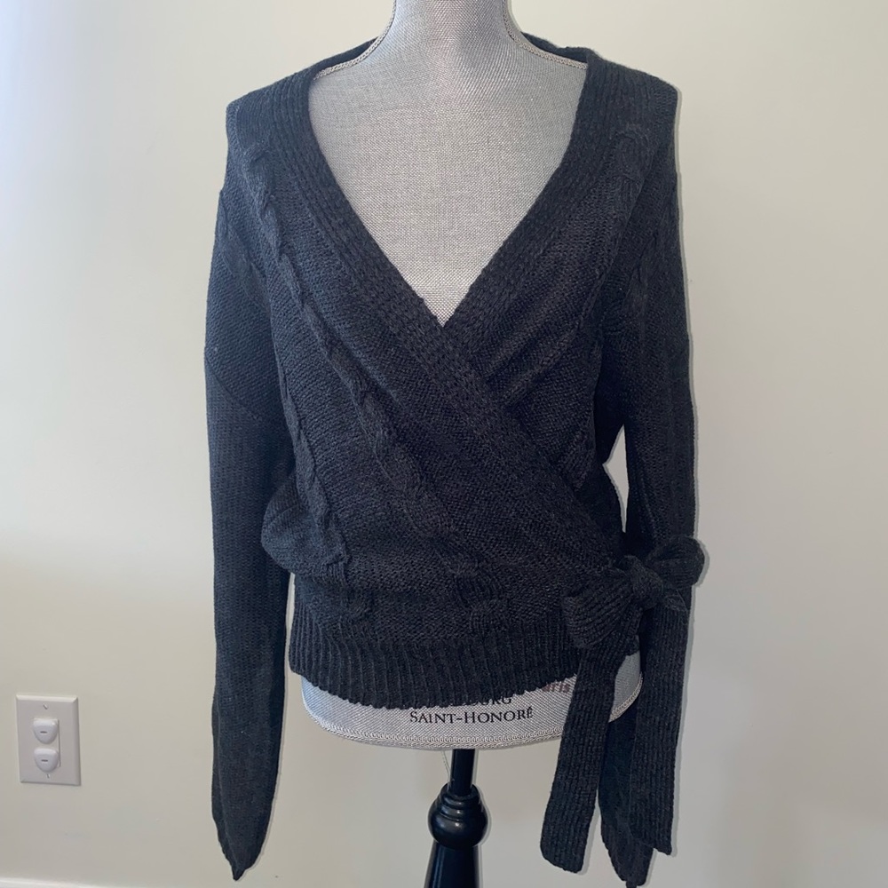 Pretty little thing Side tie sweater